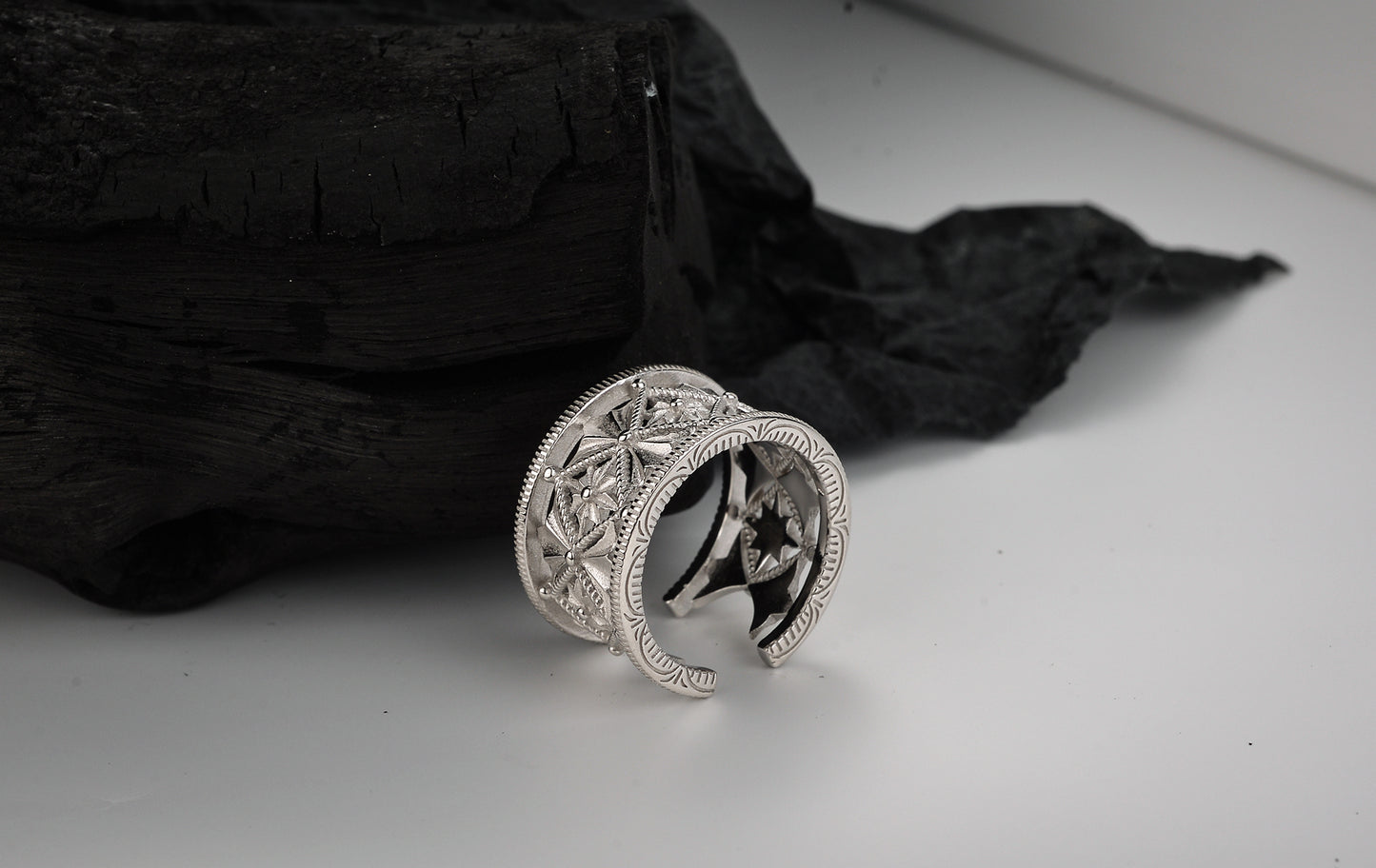 925 Sterling Silver Hollow Eight-Pointed Star Ring