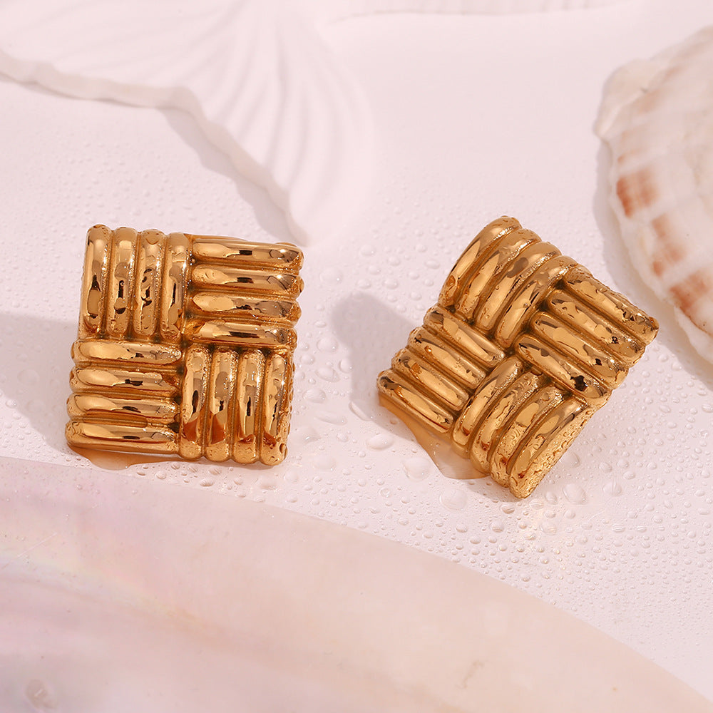Chic Gold Knots